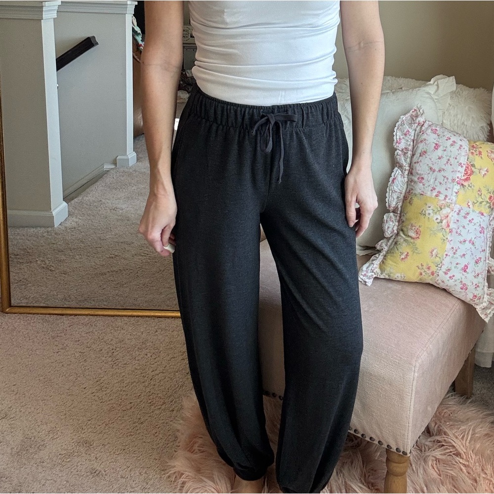 Risen charcoal gray lounge joggers bottoms sweatpants